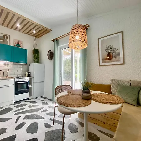 Peaceful House By The Sea - Private Garden