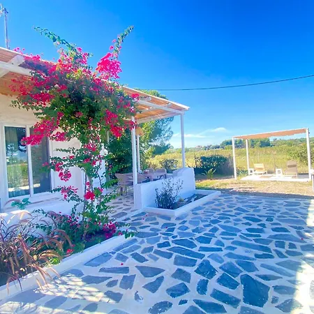 Peaceful House By The Sea - Private Garden Дом отдыха *
