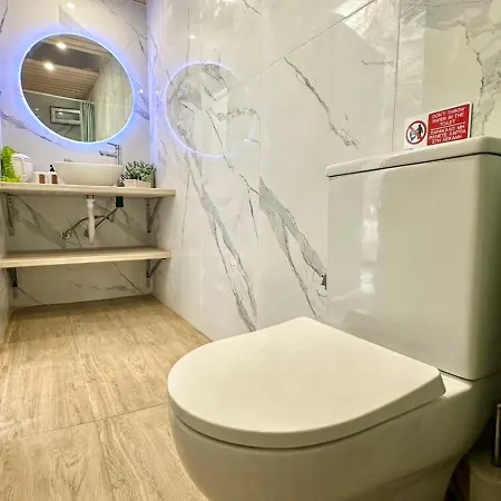 Peaceful House By The Sea - Private Garden *