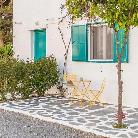 Peaceful House By The Sea - Private Garden