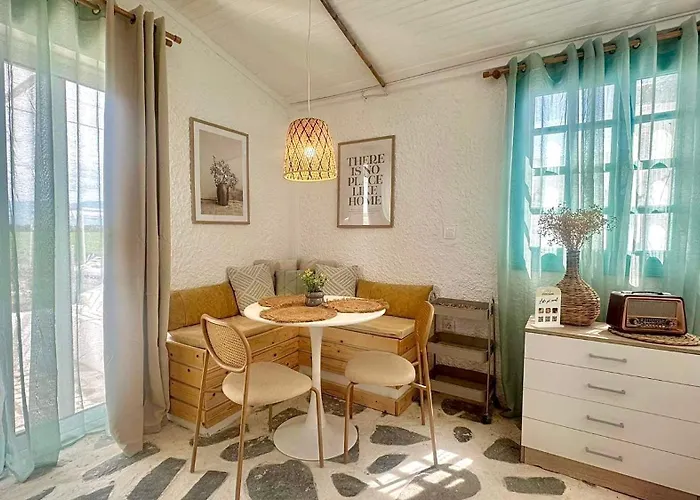 Peaceful House By The Sea - Private Garden Ferienhaus *