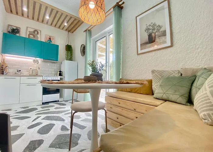Peaceful House By The Sea - Private Garden Ferienhaus