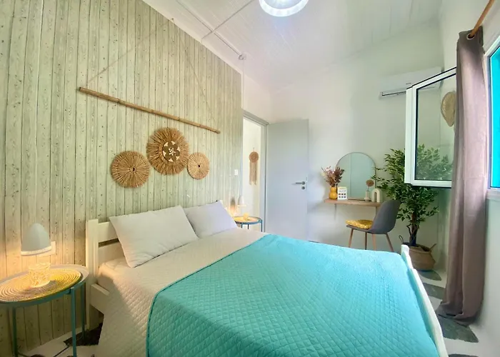 Peaceful House By The Sea - Private Garden