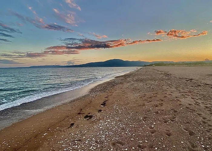 Peaceful House By The Sea - Private Garden *